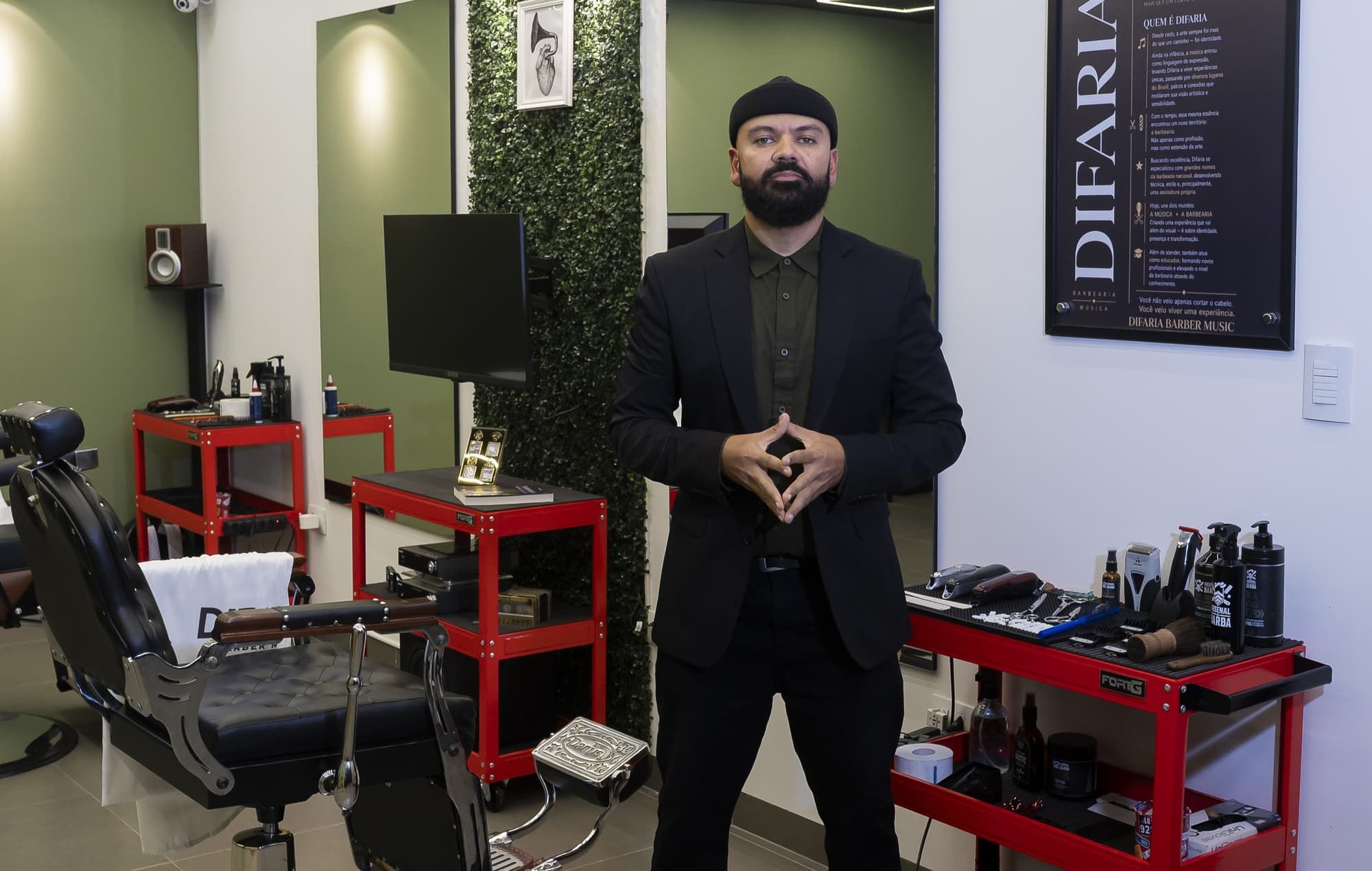 Interior da DiFaria Barber Music em Presidente Epitácio